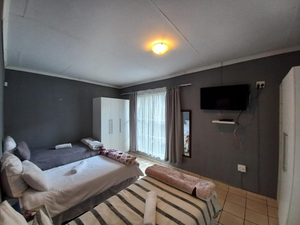 Meyiwa Guest Palace ニューカッスル エクステリア 写真
