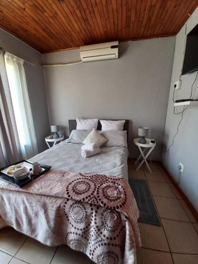 Meyiwa Guest Palace ニューカッスル エクステリア 写真