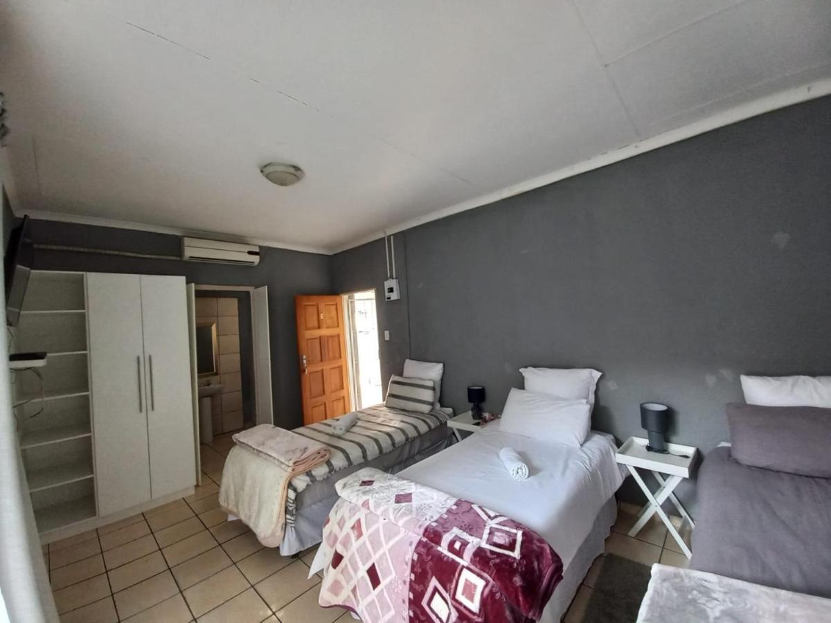 Meyiwa Guest Palace ニューカッスル エクステリア 写真